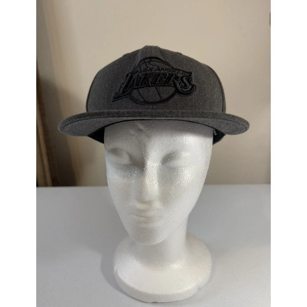 NWT ULTRA GAME NBA LOS ANGELES LAKERS SNAPBACK FLAT BRIM CAP BLACK